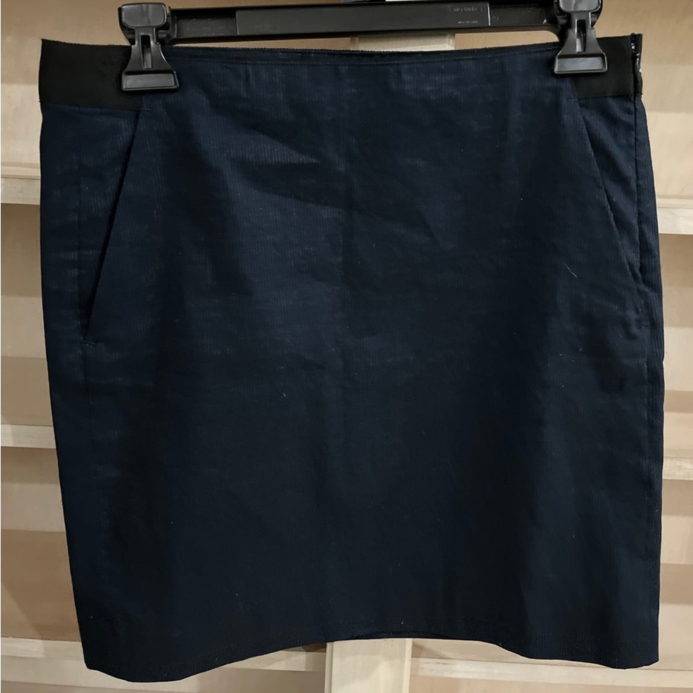Theory skirt size 2